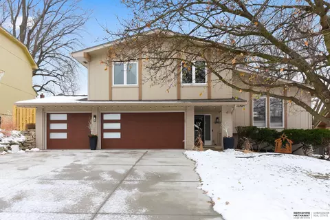15025 Brookside Cir, Omaha, NE 68144
