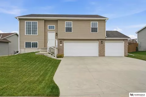 4439 W Milton Rd, Lincoln, NE 68528