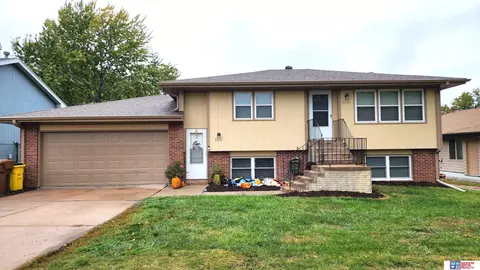 5515 S 42nd Street Ct, Lincoln, NE 68516