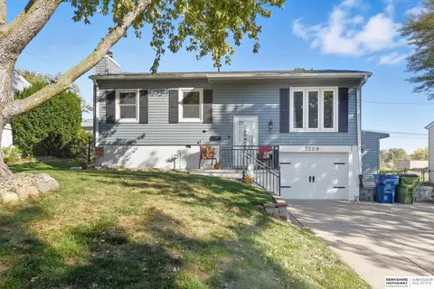 7209 S 81st St, La Vista, NE 68128
