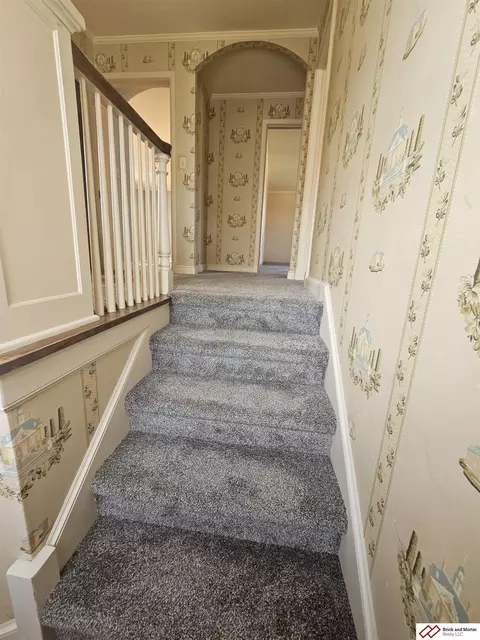Entry Way - 808 Garfield St, Beatrice, NE 68310 photo 3 of 8