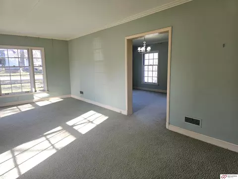 Living - 808 Garfield St, Beatrice, NE 68310 photo 2 of 3