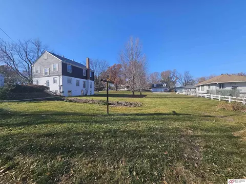 Exterior - 808 Garfield St, Beatrice, NE 68310 photo 5 of 7