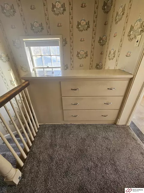 Entry Way - 808 Garfield St, Beatrice, NE 68310 photo 5 of 8