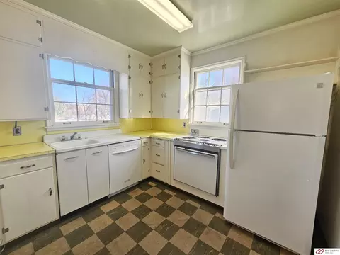 Kitchen - 808 Garfield St, Beatrice, NE 68310 photo 2 of 4