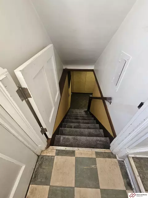 Entry Way - 808 Garfield St, Beatrice, NE 68310 photo 8 of 8