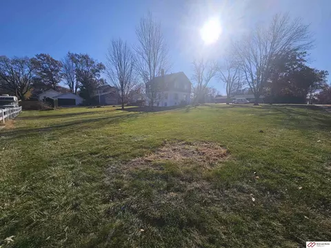 Exterior - 808 Garfield St, Beatrice, NE 68310 photo 3 of 7