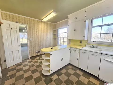 Kitchen - 808 Garfield St, Beatrice, NE 68310 photo 3 of 4