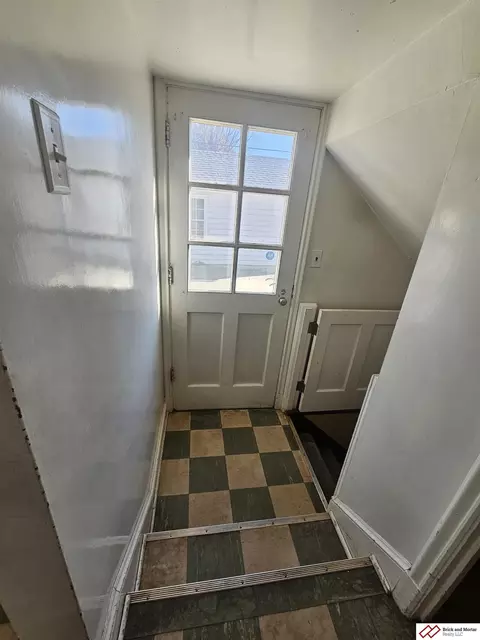 Entry Way - 808 Garfield St, Beatrice, NE 68310 photo 7 of 8
