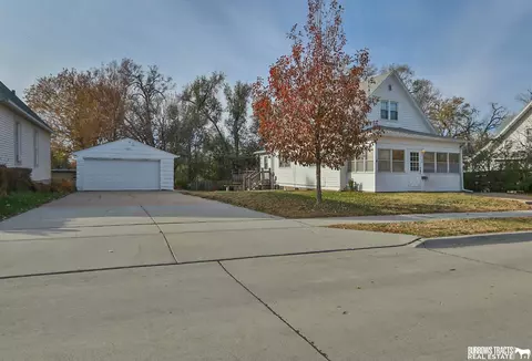 5102 S 40th St, Omaha, NE 68107