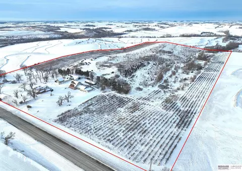 19640 Pawnee Rd, Bennington, NE 68007