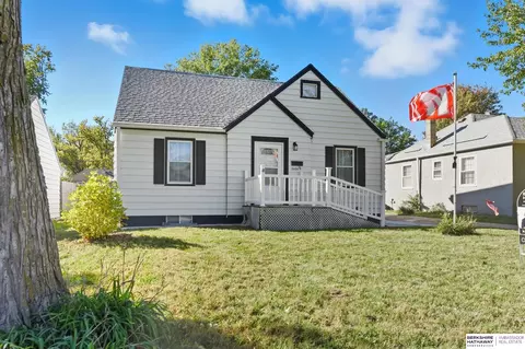 2604 Jackson St, Bellevue, NE 68005
