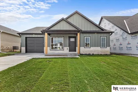 9620 S 87th St, Lincoln, NE 68526