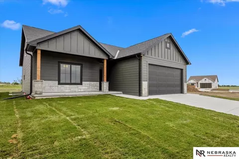 9640 S 87th St, Lincoln, NE 68526