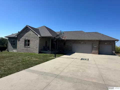 17001 Leisure Ct, Hickman, NE 68372