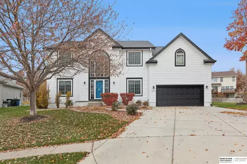 17560 Z Cir, Omaha, NE 68135
