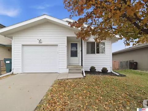 1120 Garden Valley Rd, Lincoln, NE 68521