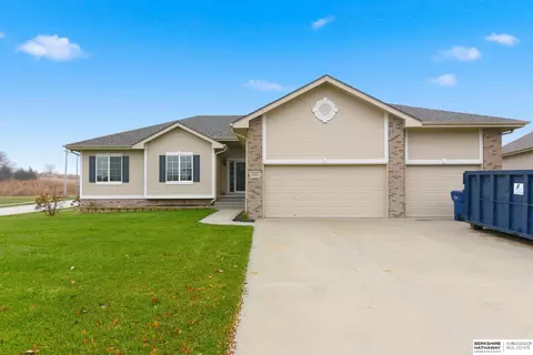 2303 Oriole Dr, Bellevue, NE 68123