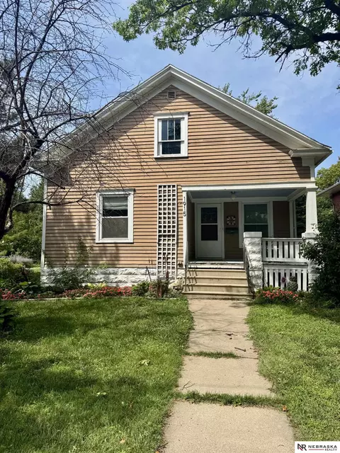 1915 S 17th St, Lincoln, NE 68502