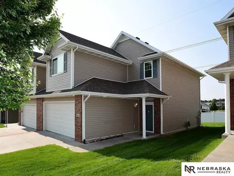 8941 Broken Spoke Dr, Lincoln, NE 68507
