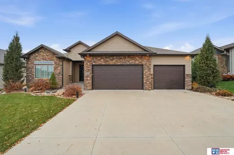 10033 Sweet Water Rd, Lincoln, NE 68527