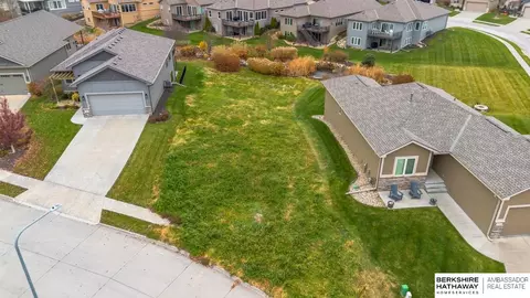 15508 Hanover St, Omaha, NE 68007