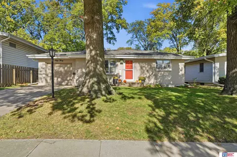 5030 Spruce St, Lincoln, NE 68516