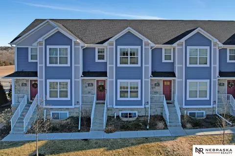 7008 Kentwell Ln, Lincoln, NE 68516