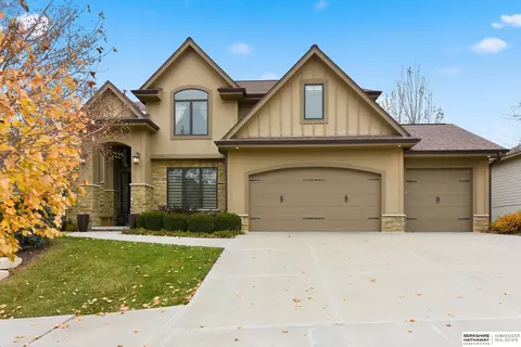 3211 S 186th St, Omaha, NE 68130