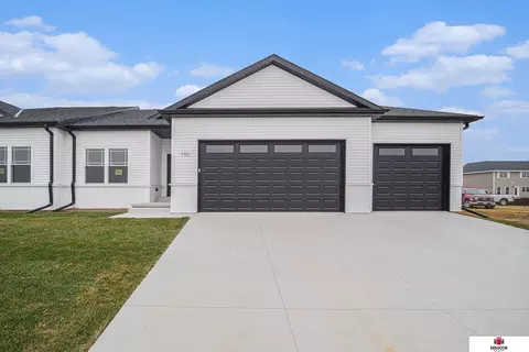 150 W Agnes Dr, Lincoln, NE 68512