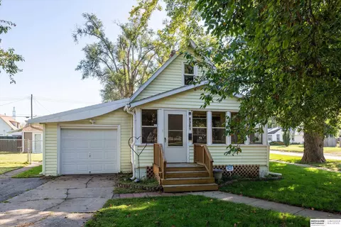 8301 N 28 Ave, Omaha, NE 68112