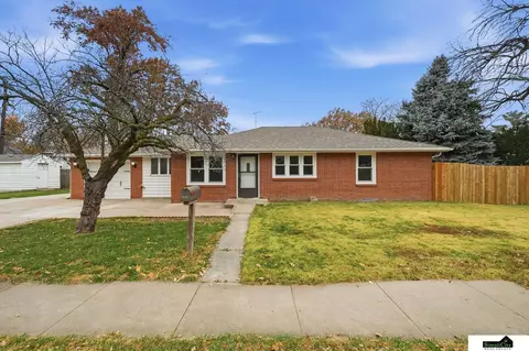 1505 S 40th St, Lincoln, NE 68506