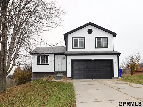 2807 Yorktown St, Bellevue, NE 68123