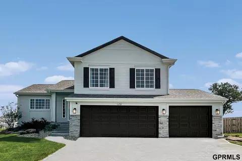 8179 N 174 Avenue Cir, Bennington, NE 68007