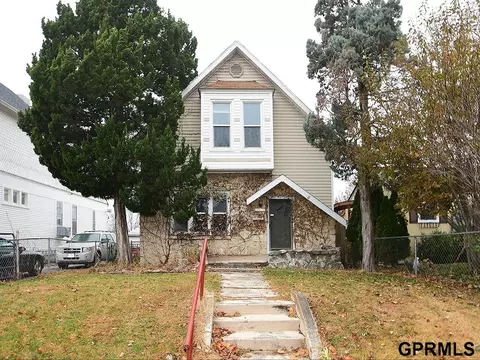 2146 S 33 St, Omaha, NE 68105
