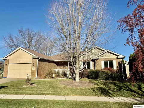 7130 Humann Ct, Lincoln, NE 68516