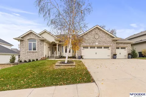 12523 Eagle Run Dr, Omaha, NE 68164