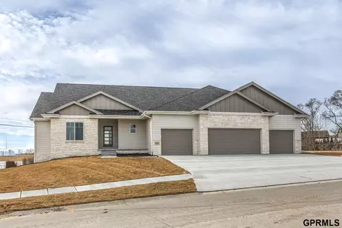 18487 Robin Cir, Omaha, NE 68136
