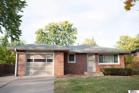 1409 Meadow Dale Dr, Lincoln, NE 68505