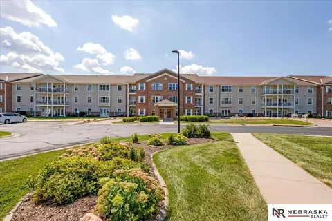 2425 Folkways Blvd #120, Lincoln, NE 68521
