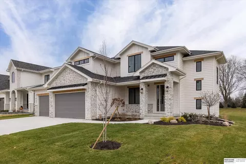 21902 Grover St, Elkhorn, NE 68022