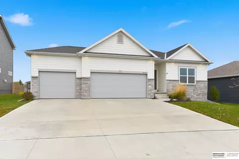 8014 N 167th Ave, Bennington, NE 68007
