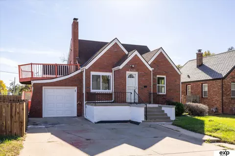 2703 Crown Point Ave, Omaha, NE 68111