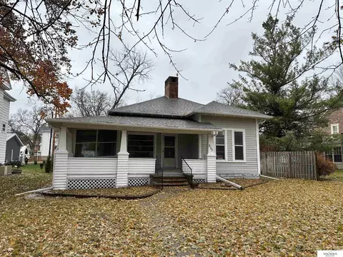 815 N 8th St, Beatrice, NE 68310 photo 2