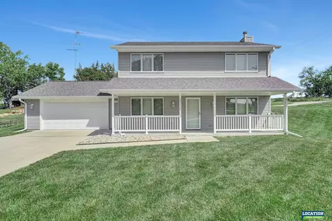 20216 N Shore Dr, Eagle, NE 68347