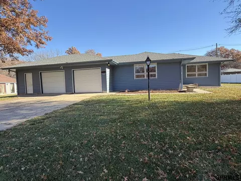 330 Kingwood Ave, Crete, NE 68333