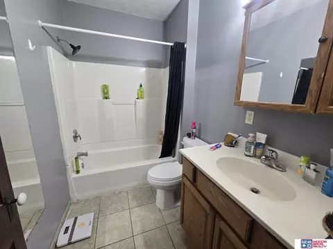 Bath - 1101 N 8th St, Beatrice, NE 68310 photo 2 of 2