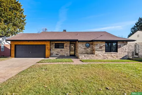 709 N 72nd Ave, Omaha, NE 68114