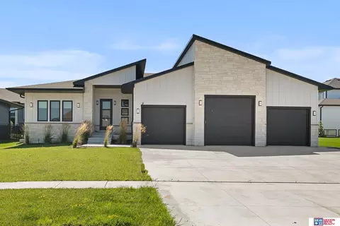 6517 S 90th St, Lincoln, NE 68526