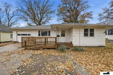 561 N 2nd St, Tecumseh, NE 68450